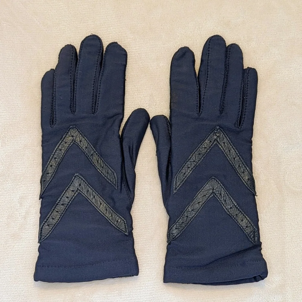Vintage Iso-toner Warm-up Gloves By Aris Navy Faux Leather Chevron Accents